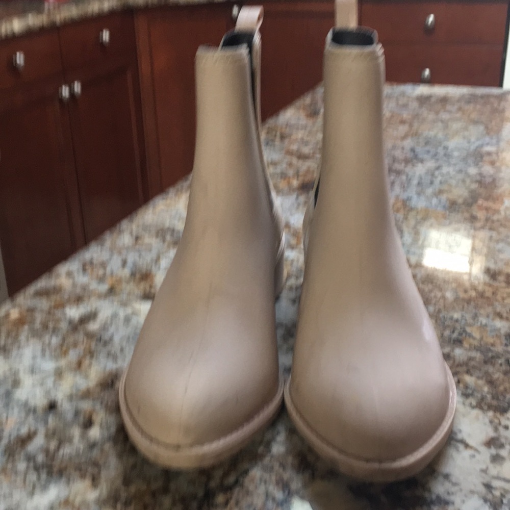 Jeffrey Campbell rain boots  size 6. Run big